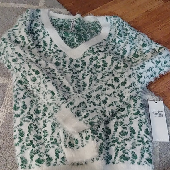 White Mark Sweaters - NWT White Mark sweater